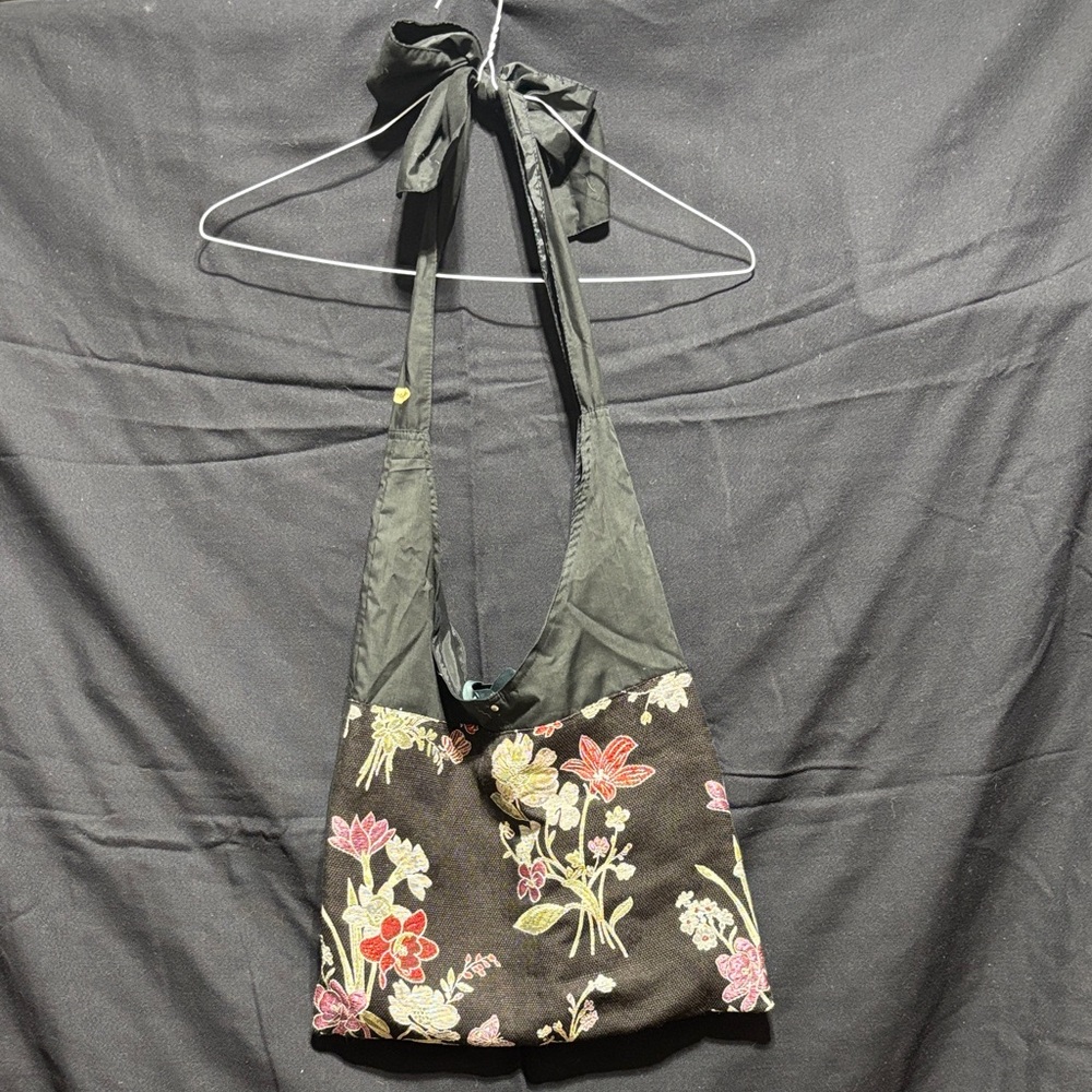 Elegant Black Floral Shoulder Bag